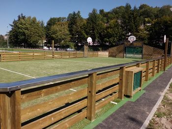 City Park, terrain multi-sports (football, basket ball, handball...) à Rochecorbon