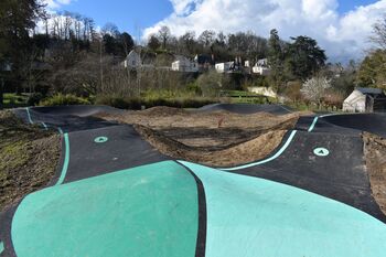 City Park, terrain multi-sports (football, basket ball, handball...) à Rochecorbon